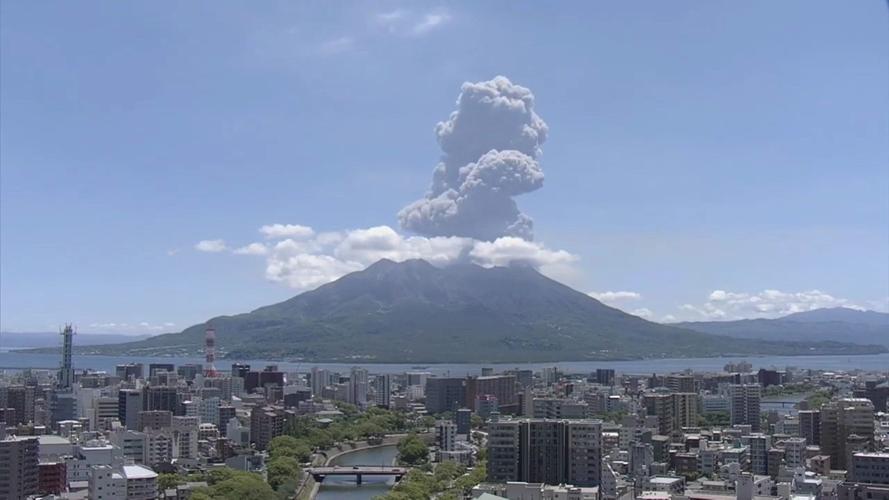 日本九州鹿儿岛县樱岛火山喷发-