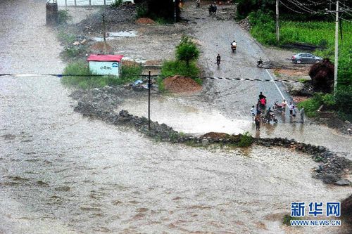 辽宁多地现强降雨2万余人转移避险-辽宁多地迎来暴雨