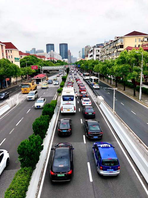 马路为什么要有汽车（城市里为什么有汽车）